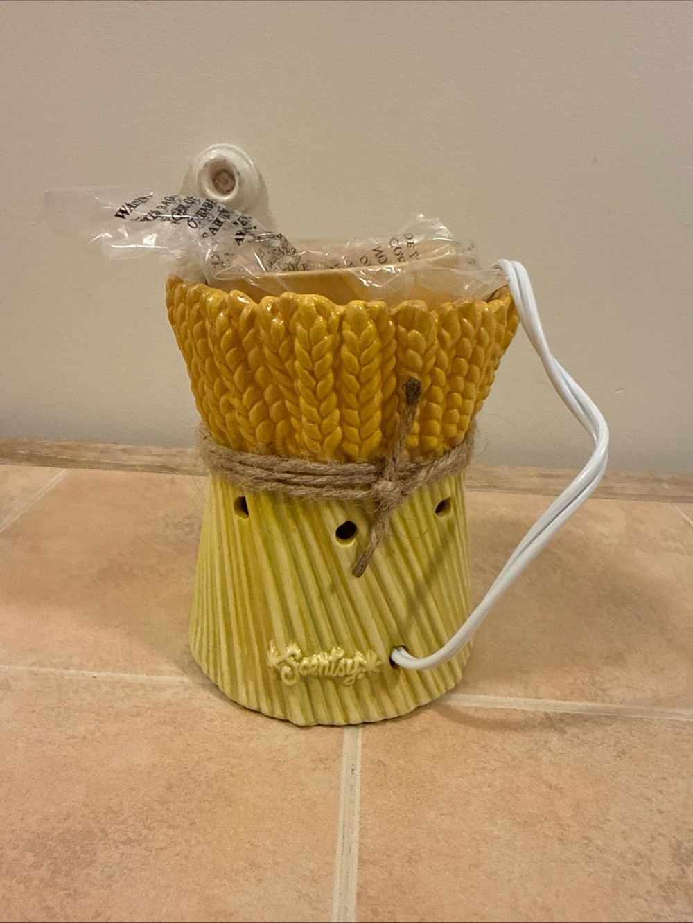 NEW Retired Scentsy GRATEFUL HARVEST Wax Warmer Wheat Autumn Fall Thanksgiving